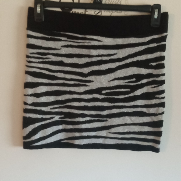 Sparkly zebra stripe skirt - Picture 3 of 3